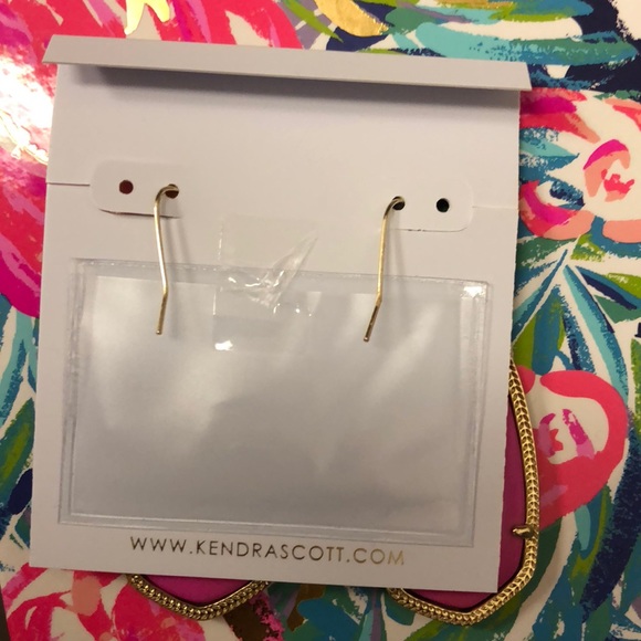 Kendra Scott Magenta Danielle’s - Picture 2 of 3
